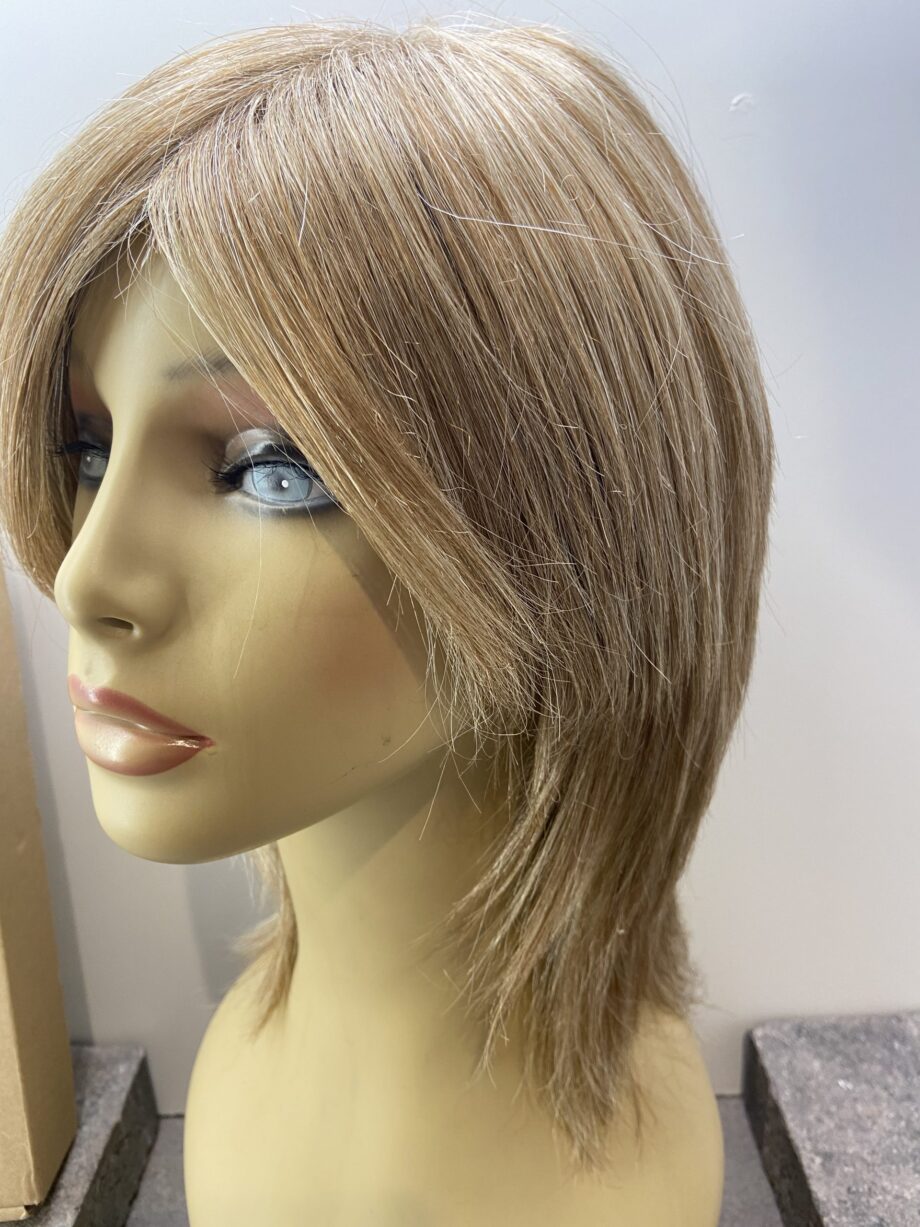 Blonde long wig. Bblls211
