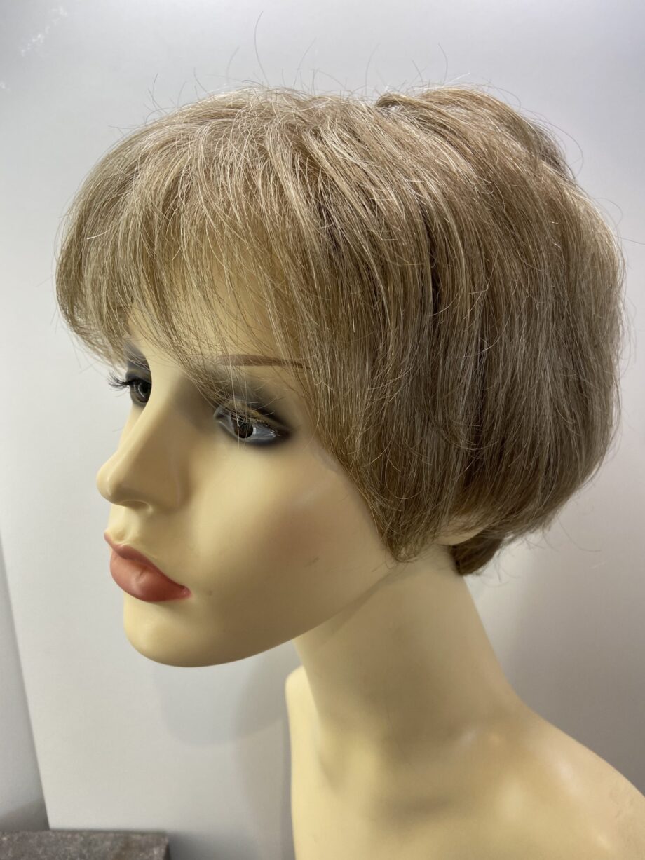 Soft cap short blonde wig. Blss320