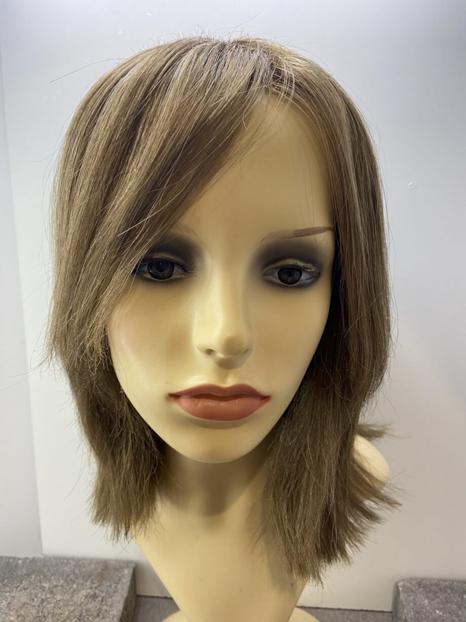 Brown long wig. Brms54