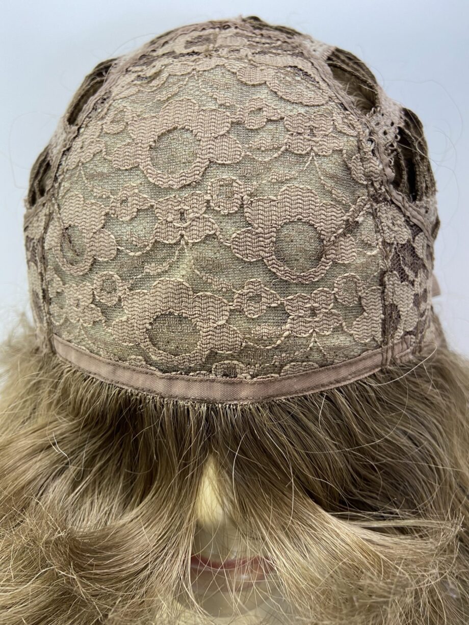 Long curly brown wig. Bbrlc205