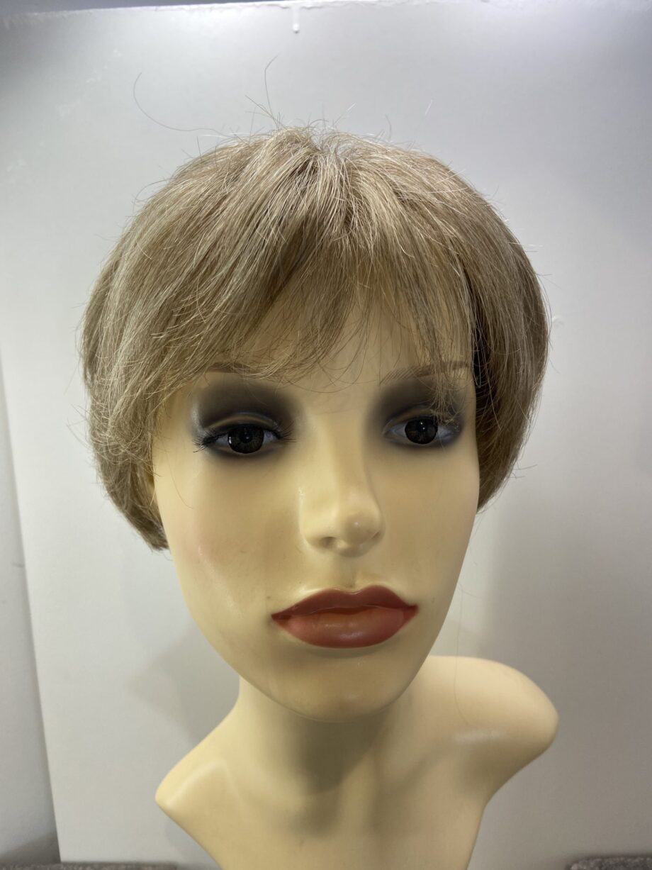 Soft cap short blonde wig. Blss320
