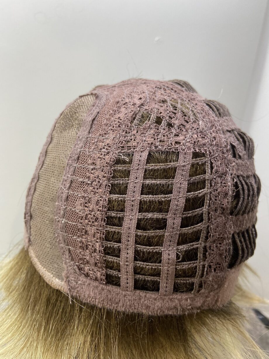 Shiny blonde rooted wig. Blss322