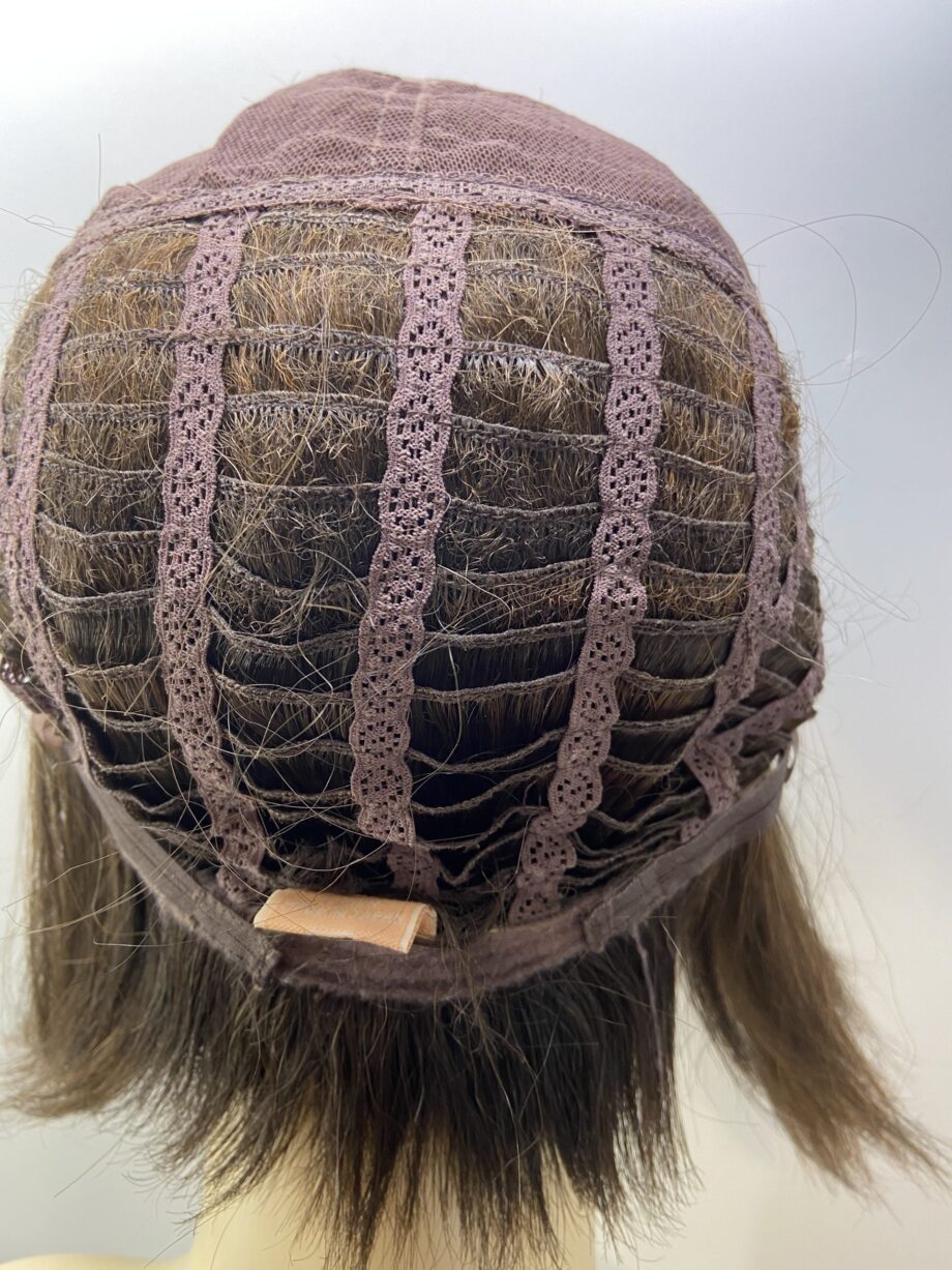 Sleet shiny brown wig. Brls586