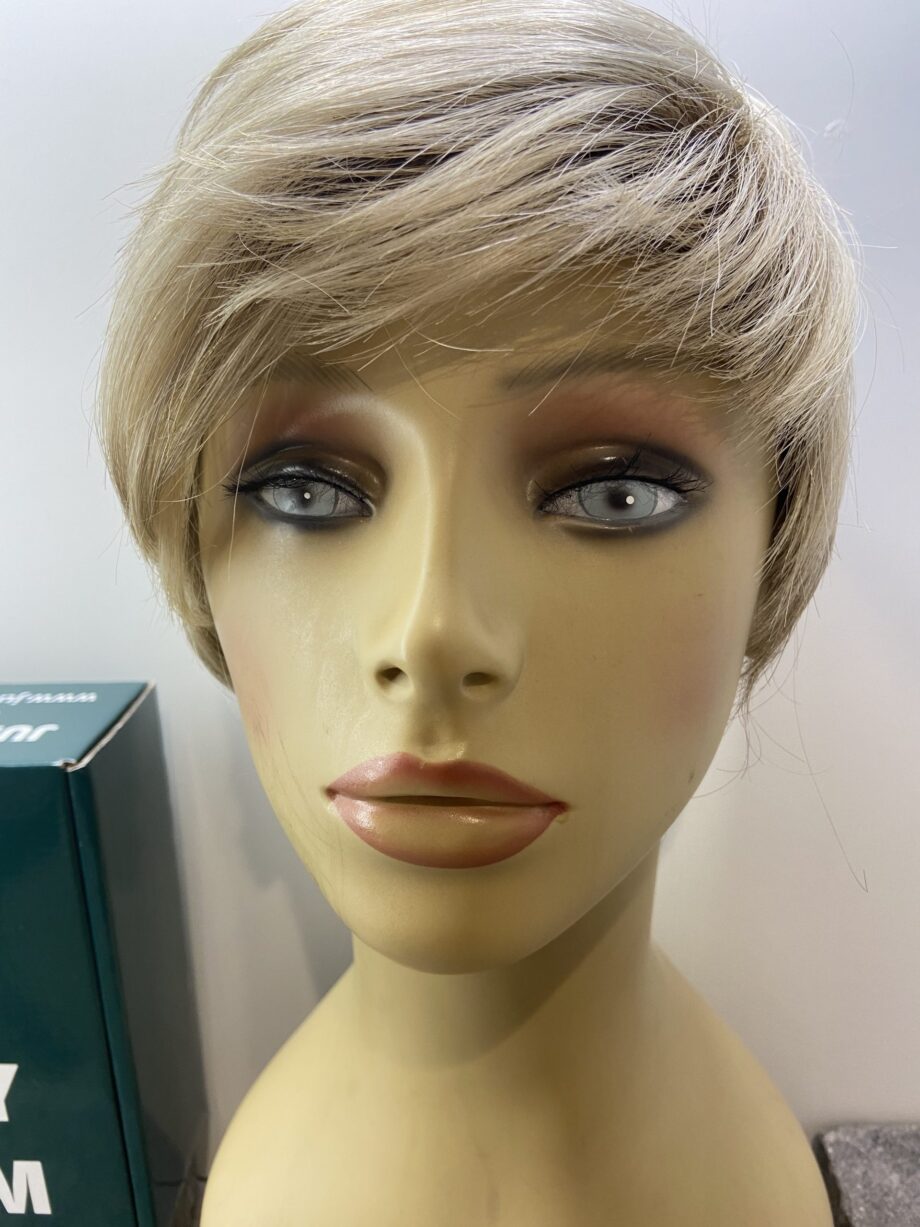 Short blonde rooted.   Bblss224
