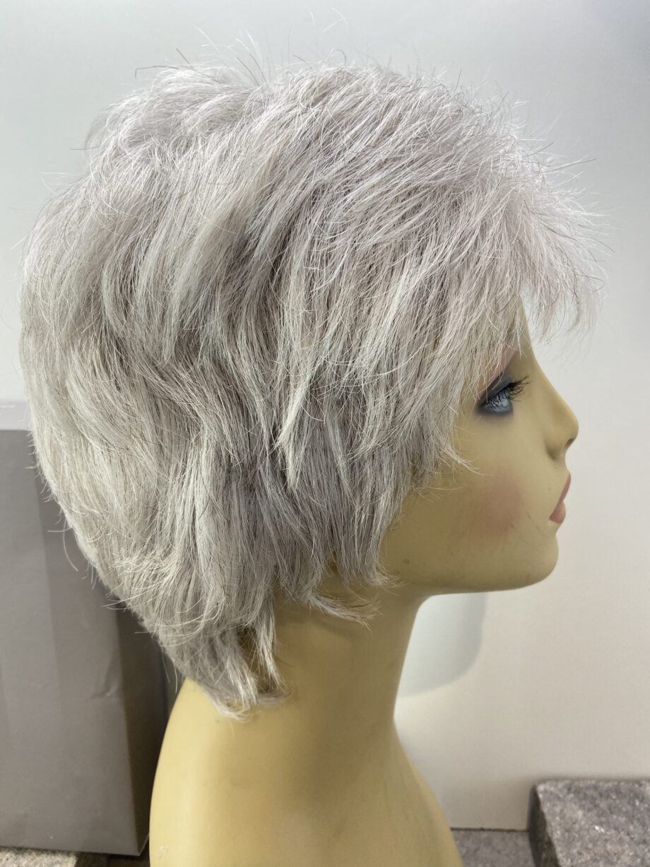 Silver stylish short wig. Bgsw209