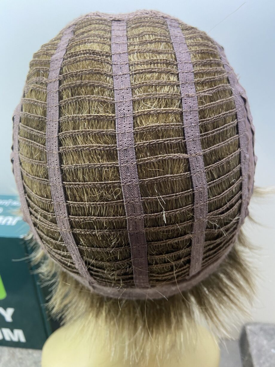 Short blonde rooted.   Bblss224