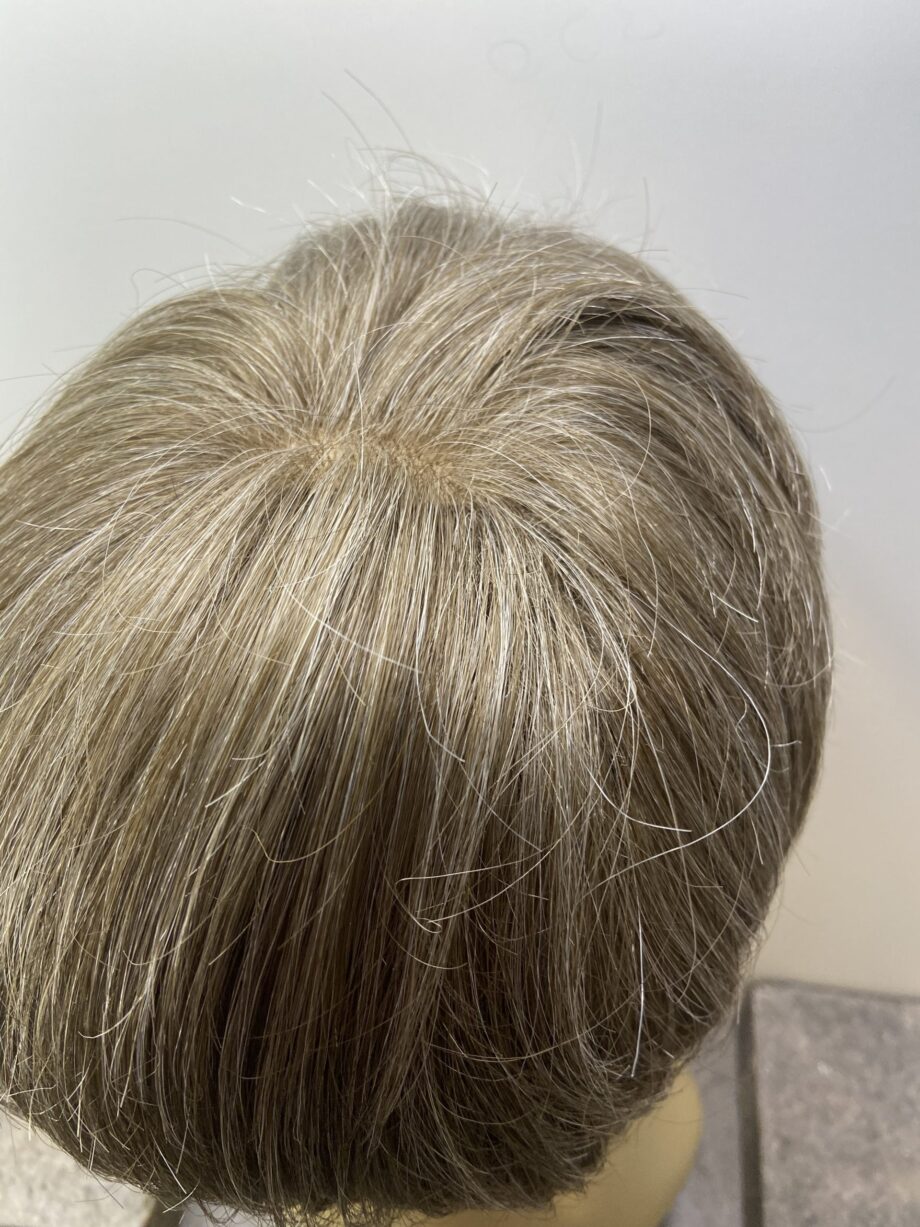 Stylish soft light ash brown wig. Bbrss228