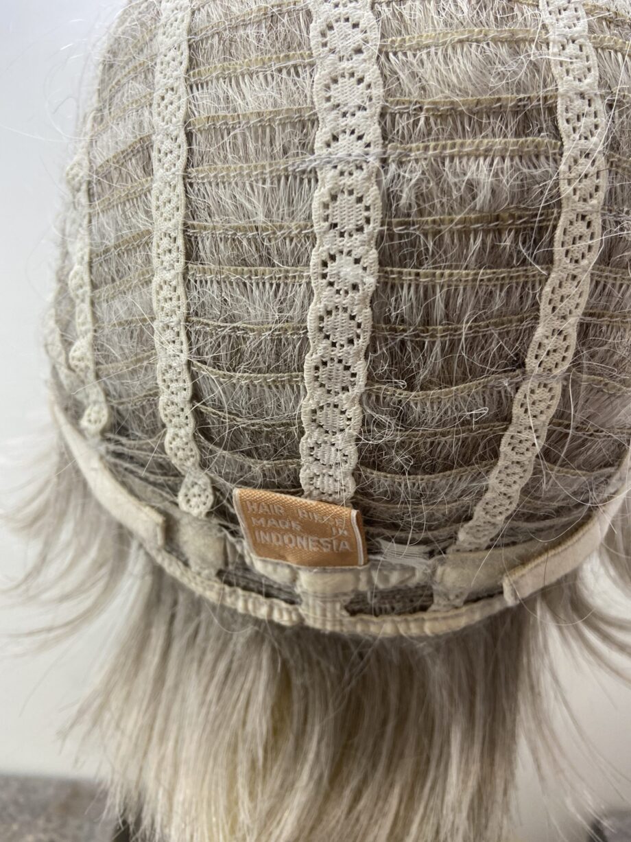 Stylish silver grey wig. Sss58