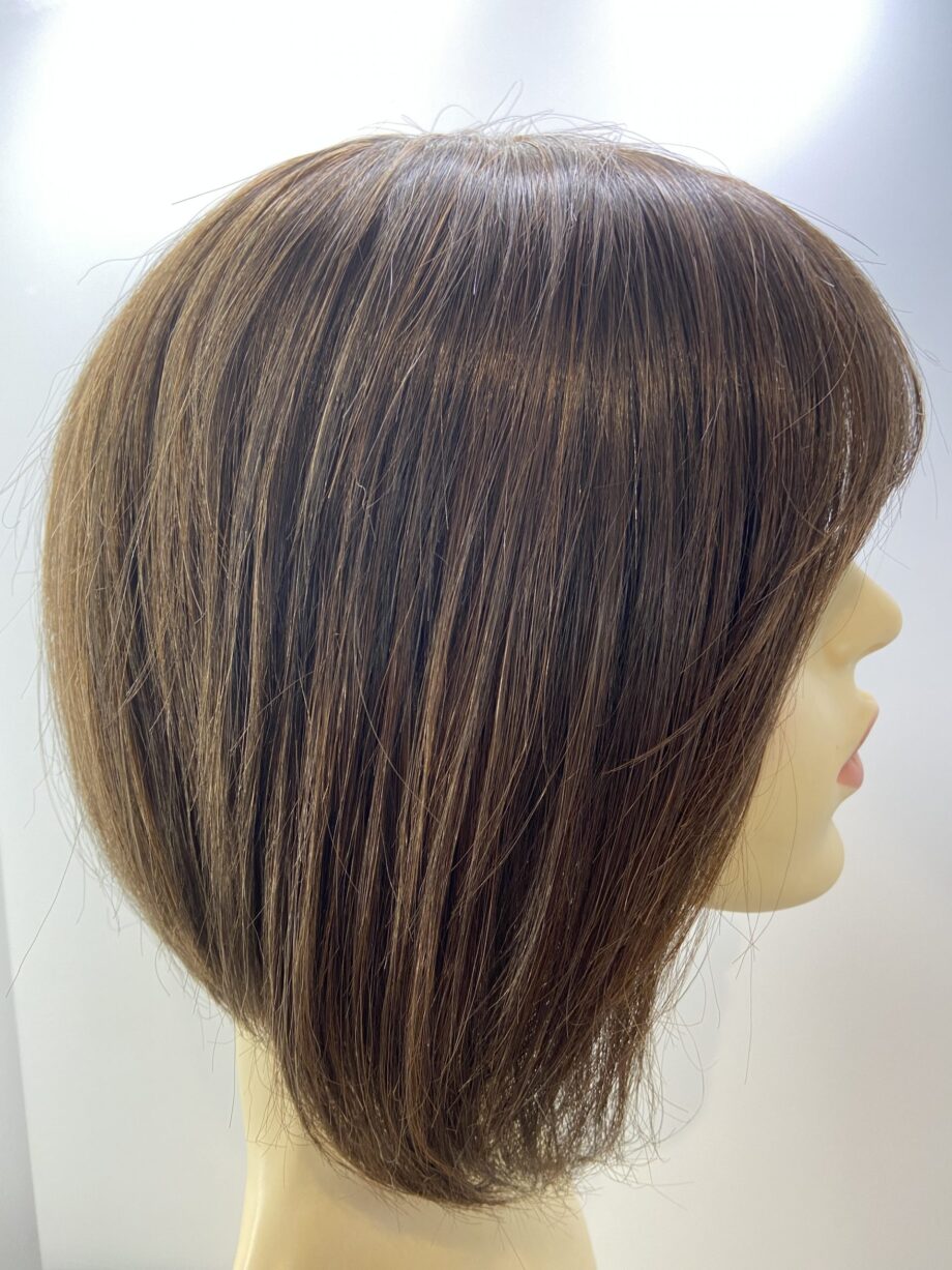 Sleet shiny brown wig. Brls586