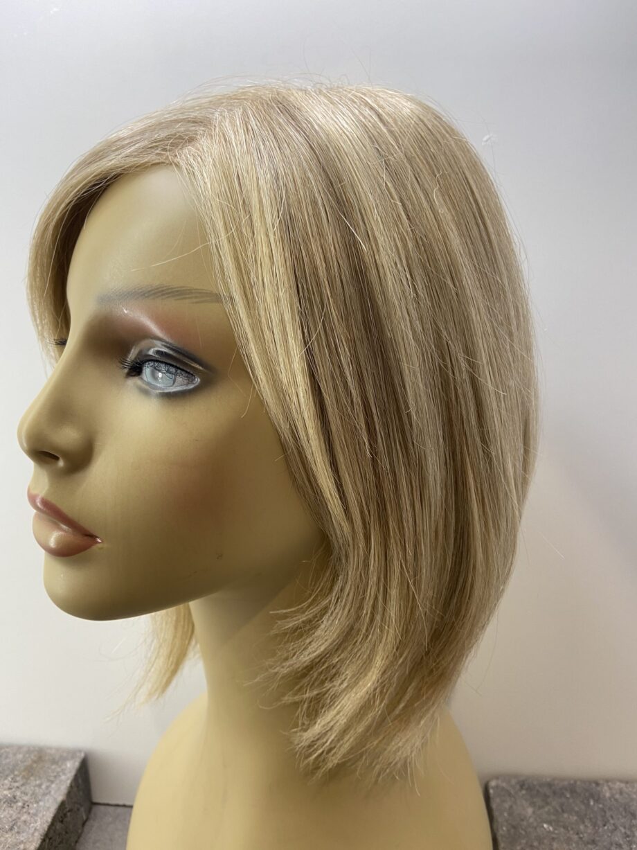Blonde wig. Blms53