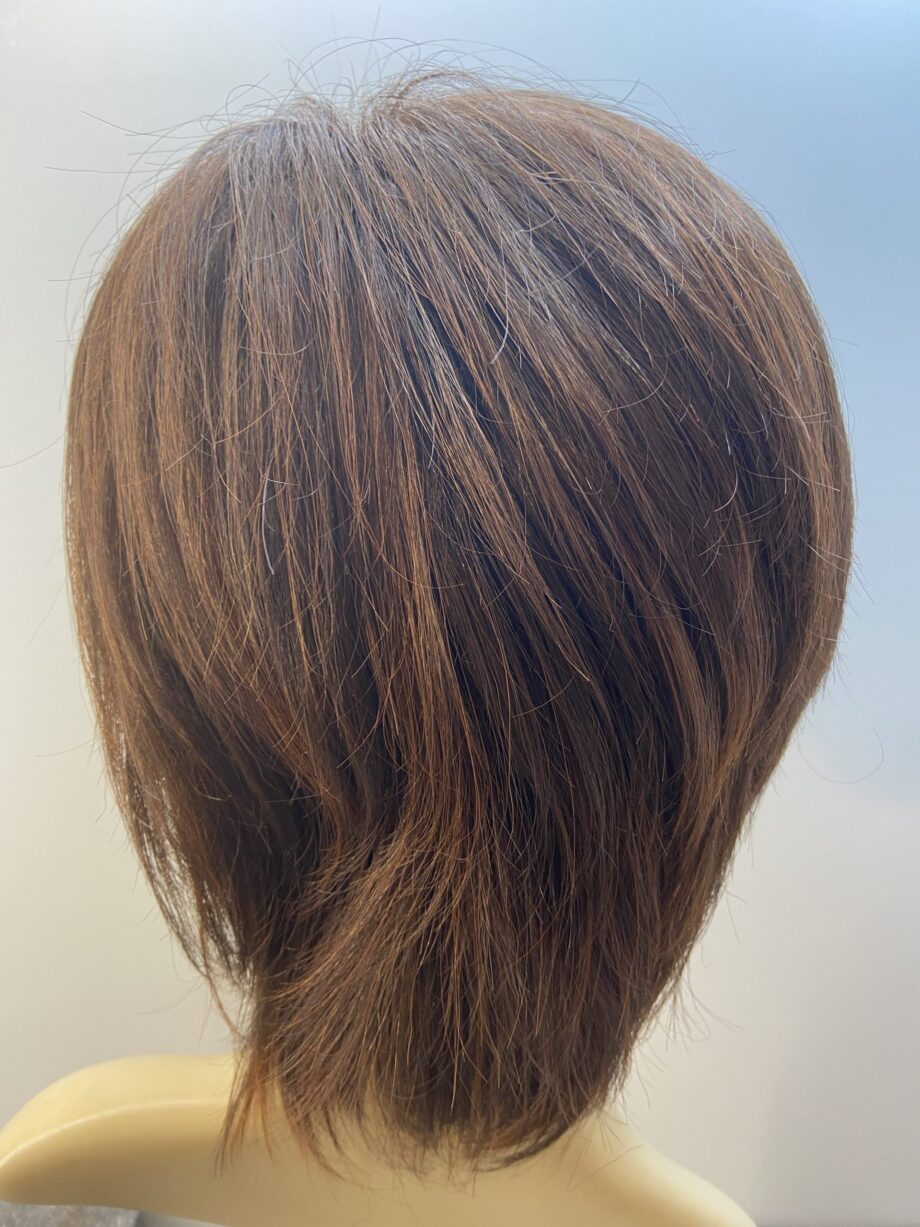 Reddish brown wig. Brms22
