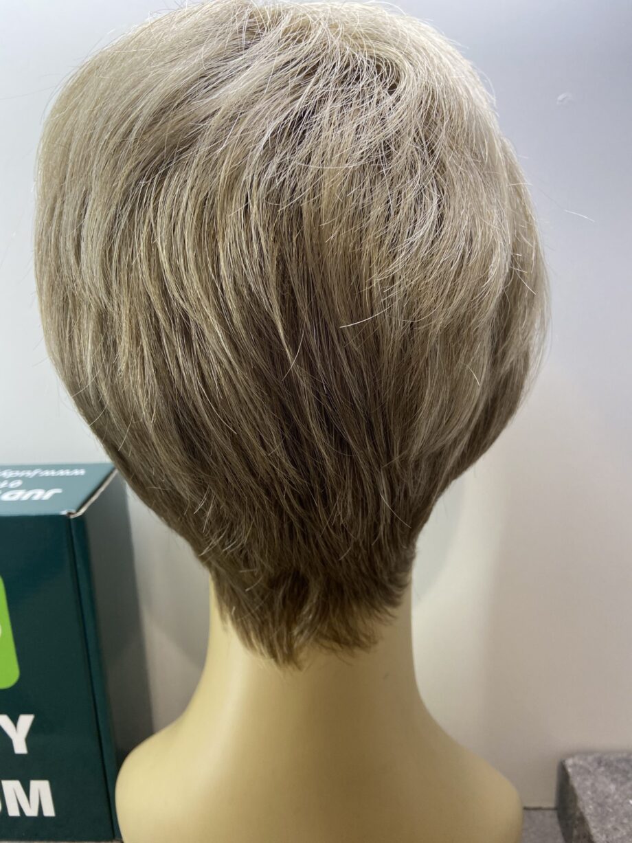 Short blonde rooted.   Bblss224