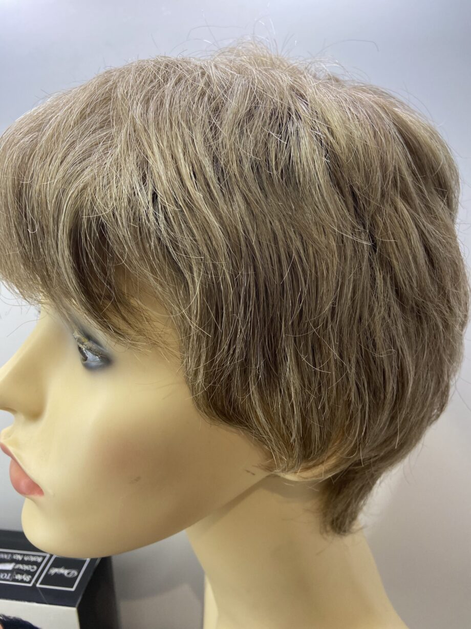 Short blonde wig. Boxed. Bblss234