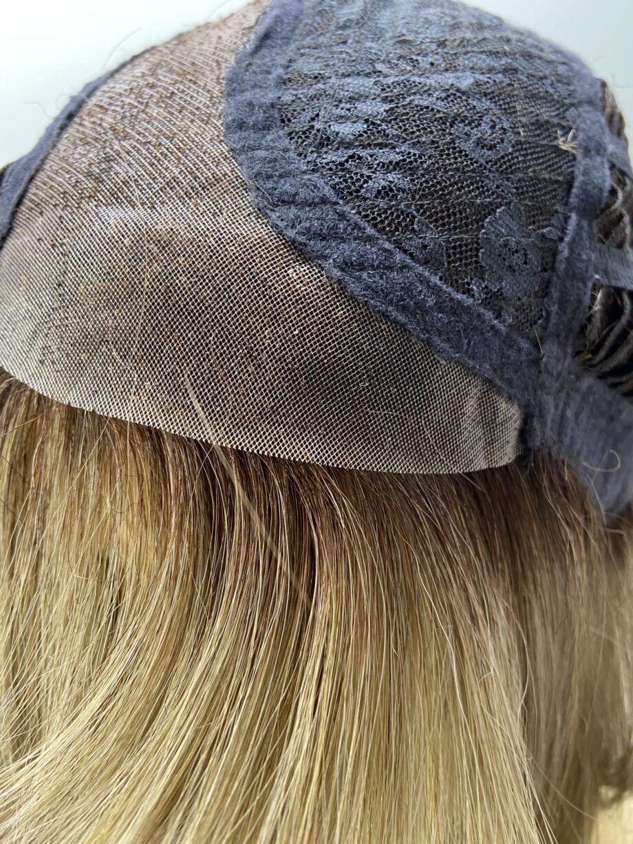 New spring honey sleek wig. Bblms252
