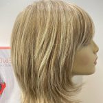 Stunning blonde highlighted wig. Bblls235