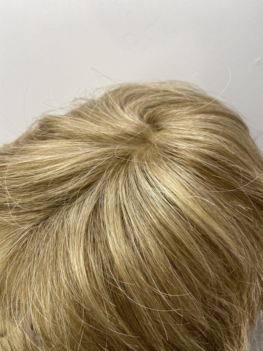 Short blonde wig. Blss339