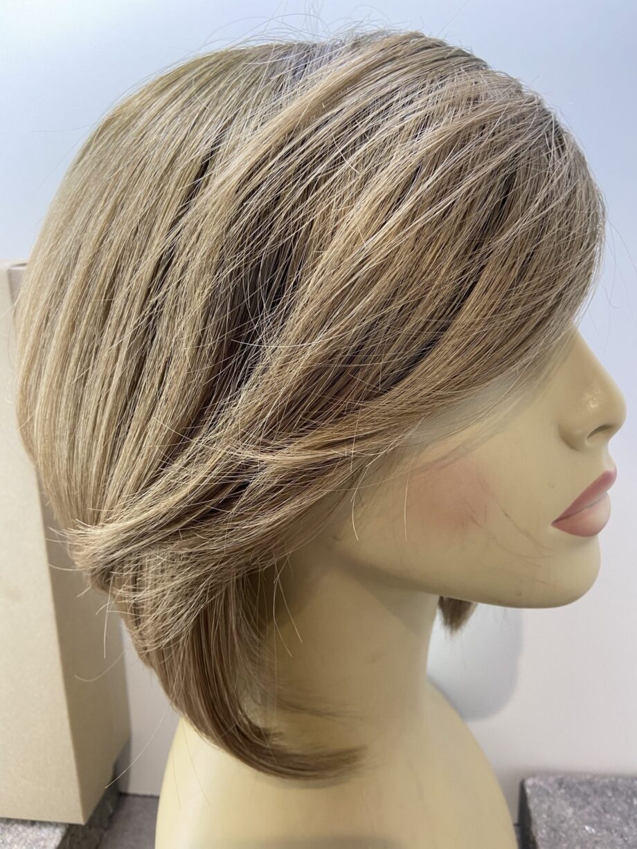 Shiny mid length new wig. Bbrms250