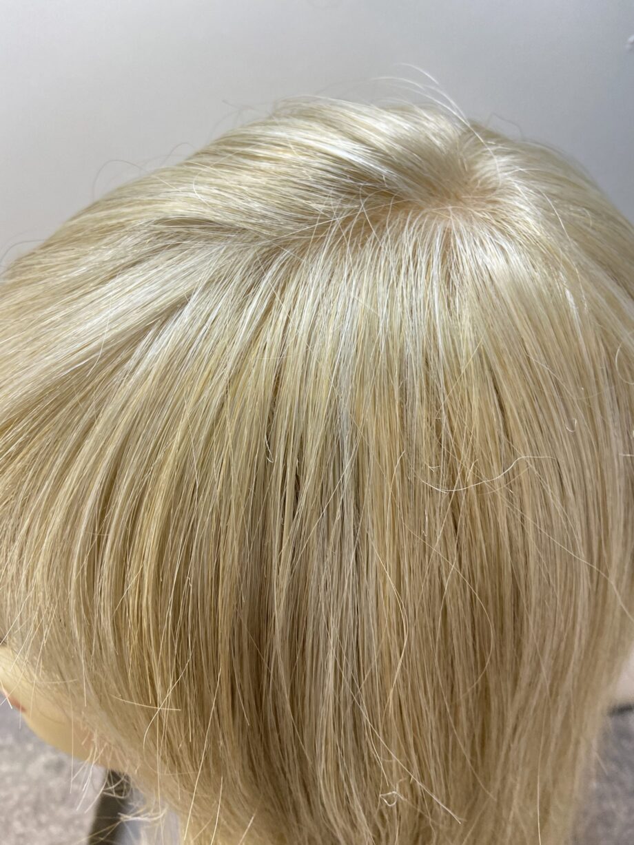 Light blonde long wig. Bllms703