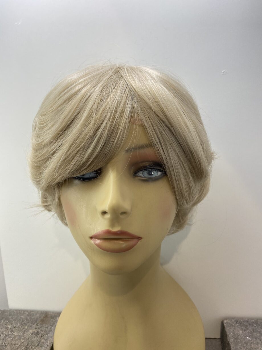Super soft premium ash blonde wig. Bgsw246 (Copy)