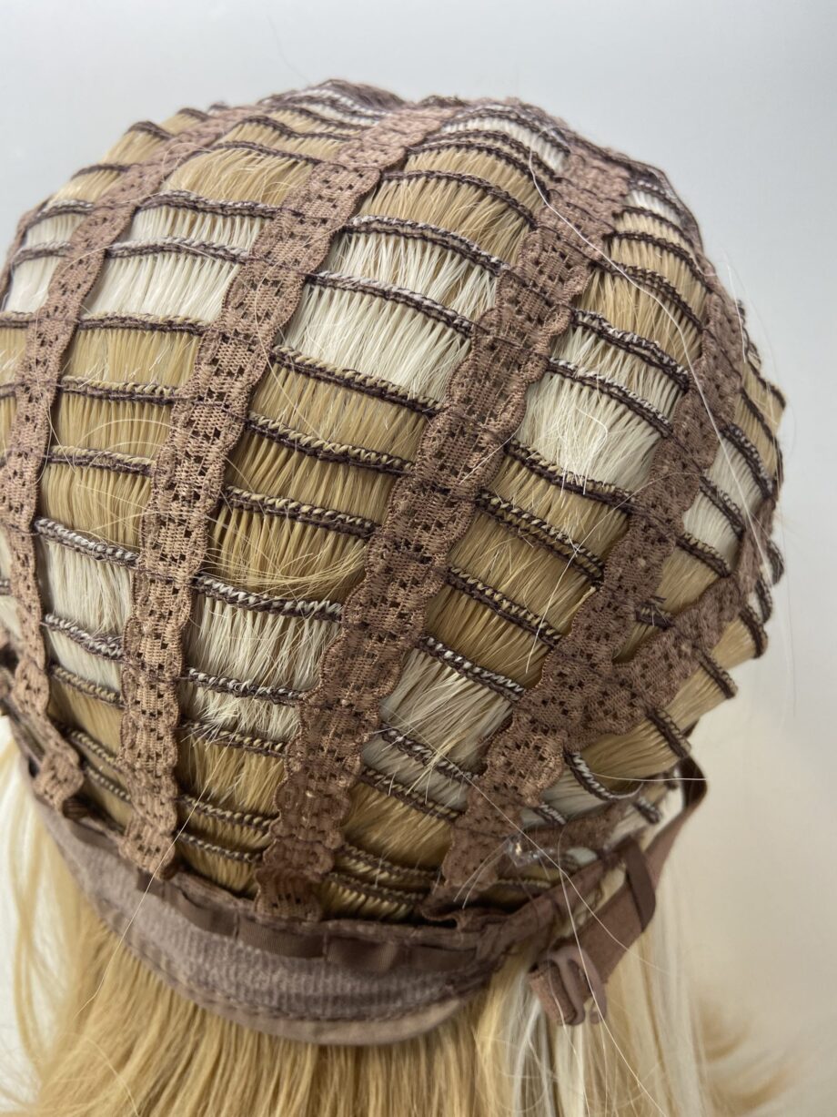 Stunning rooted blonde wig. Bbl237