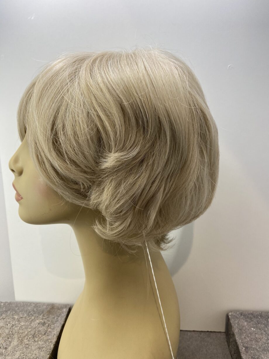 Super soft premium ash blonde wig. Bgsw246 (Copy)