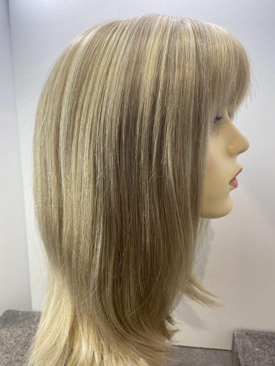 Long soft cap blonde wig. Blls51