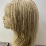 Shiny blonde long wig. Blls54