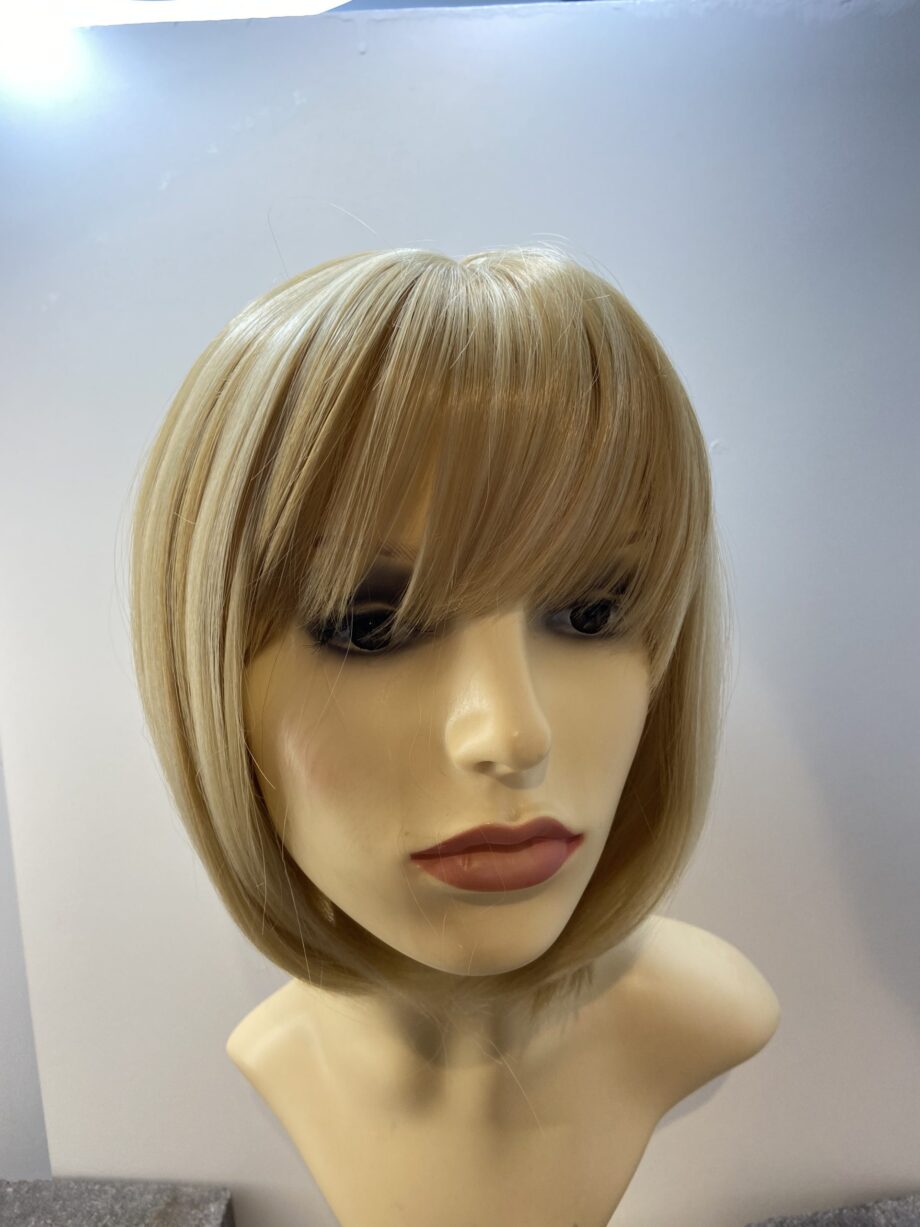 Highlighted blonde long wig. Bllms704