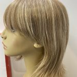 Stunning blonde highlighted wig. Bblls235
