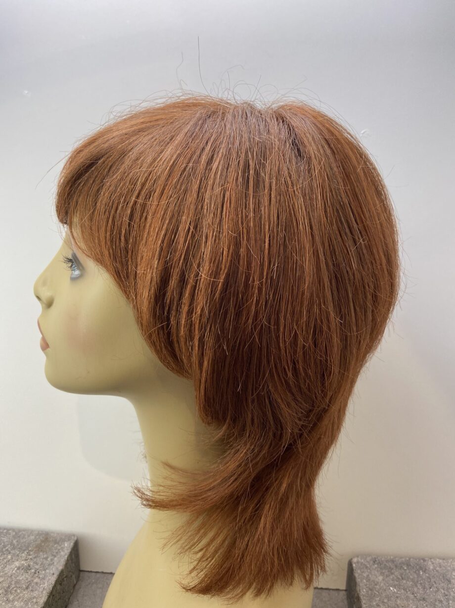 Red mid length wig. Rms337