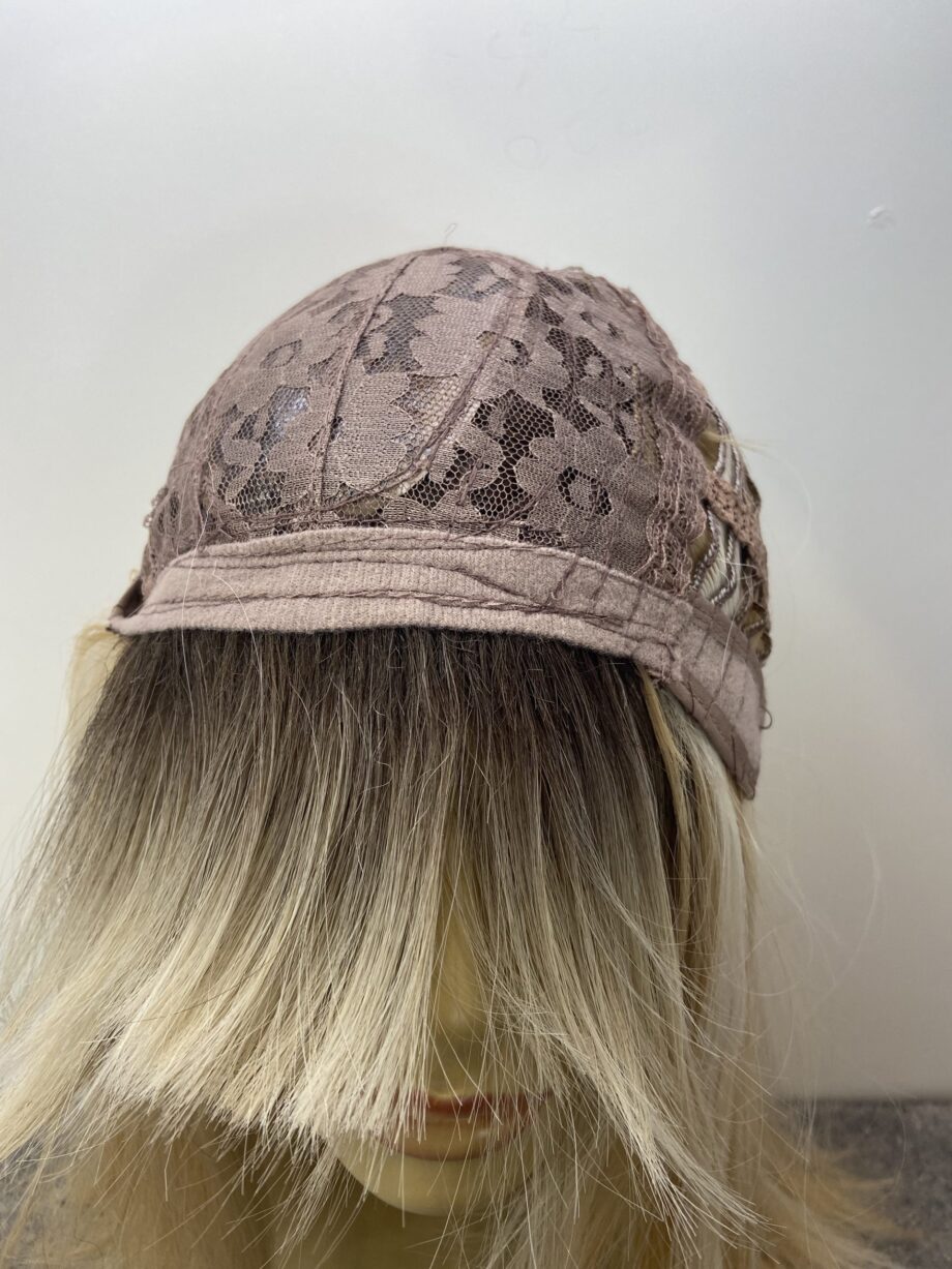 Gorgeous blonde long rooted wig. Bblls238