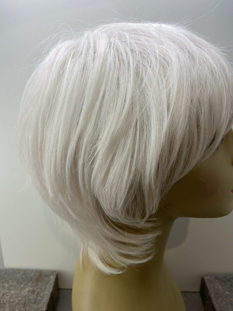 Silver white  with a hint of pink  Sss701