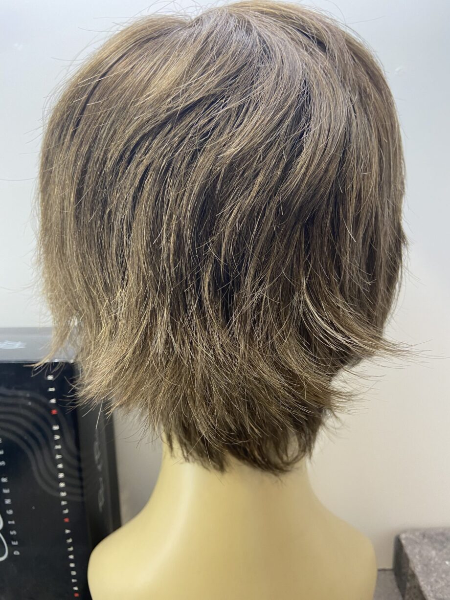 Brown short wig. Bbrss240