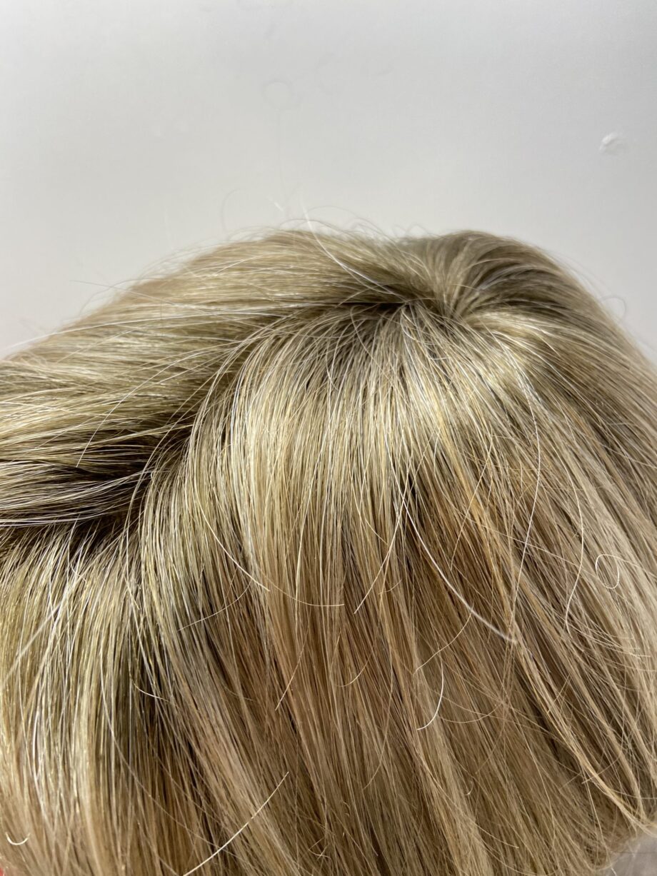 Very beautiful soft cap blonde rooted wig. Bblms248