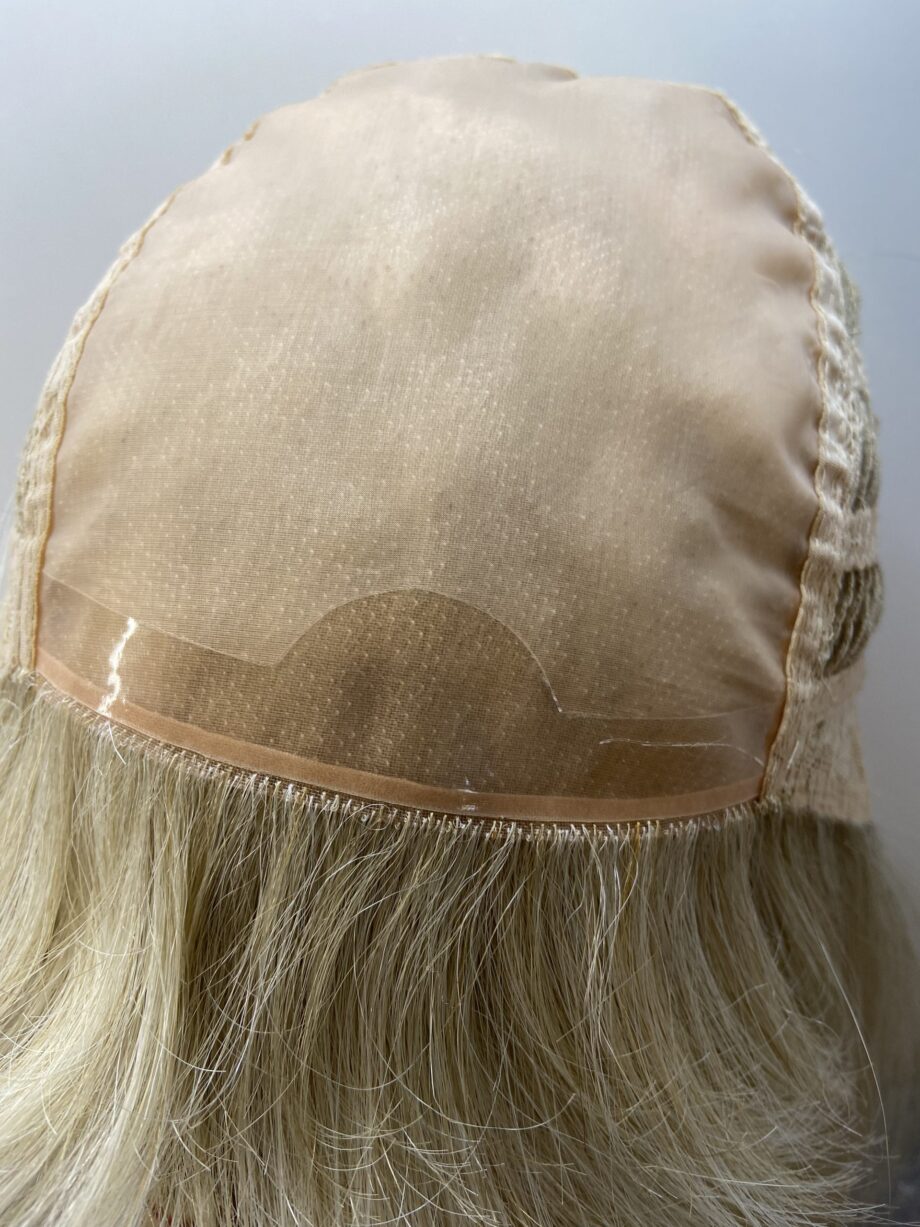Light blonde long wig. Bllms703