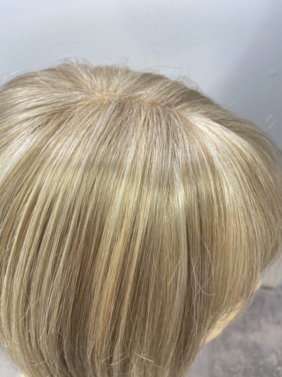 Long soft cap blonde wig. Blls51