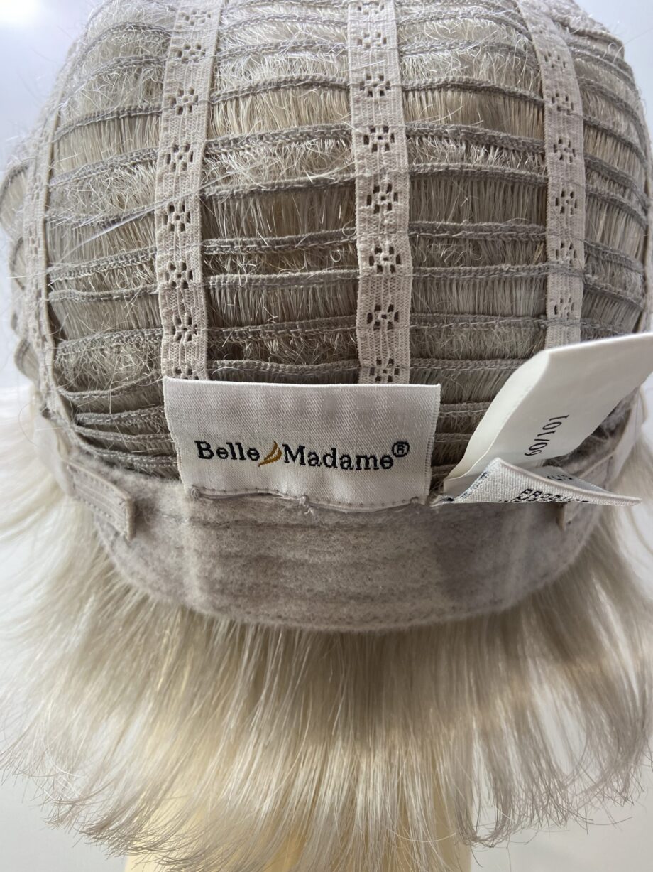 Silver grey wig. Sss340