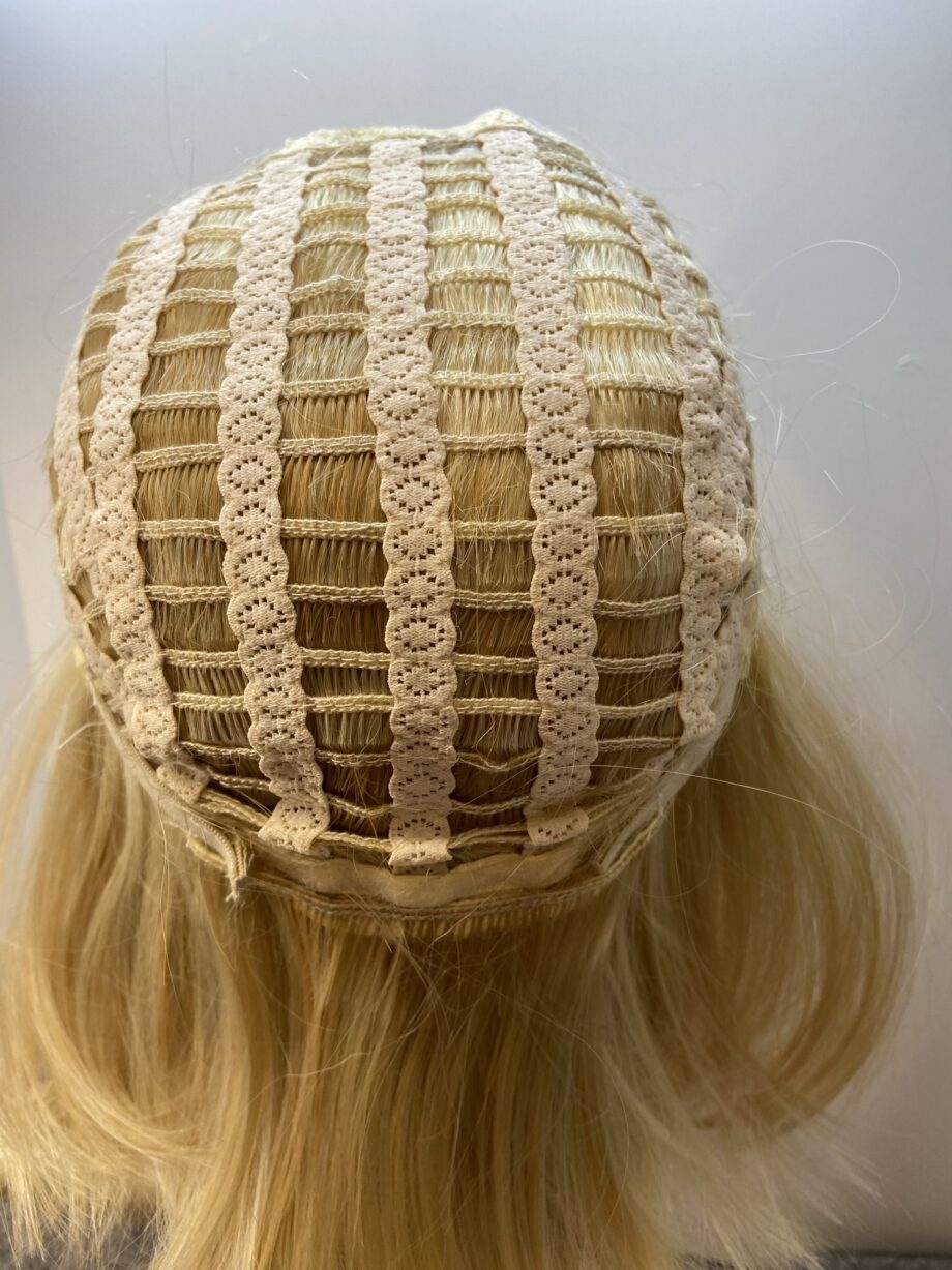 Highlighted blonde long wig. Bllms704