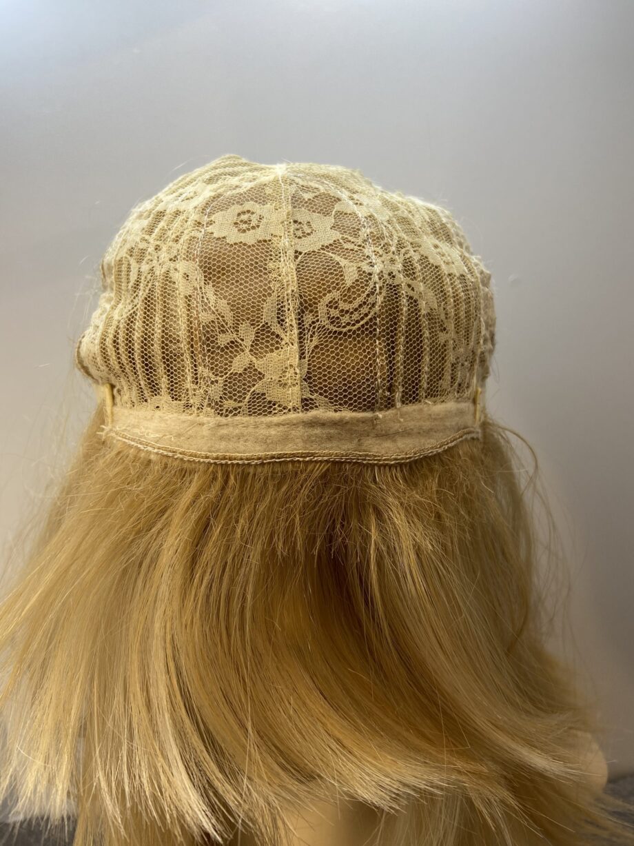Highlighted blonde long wig. Bllms704