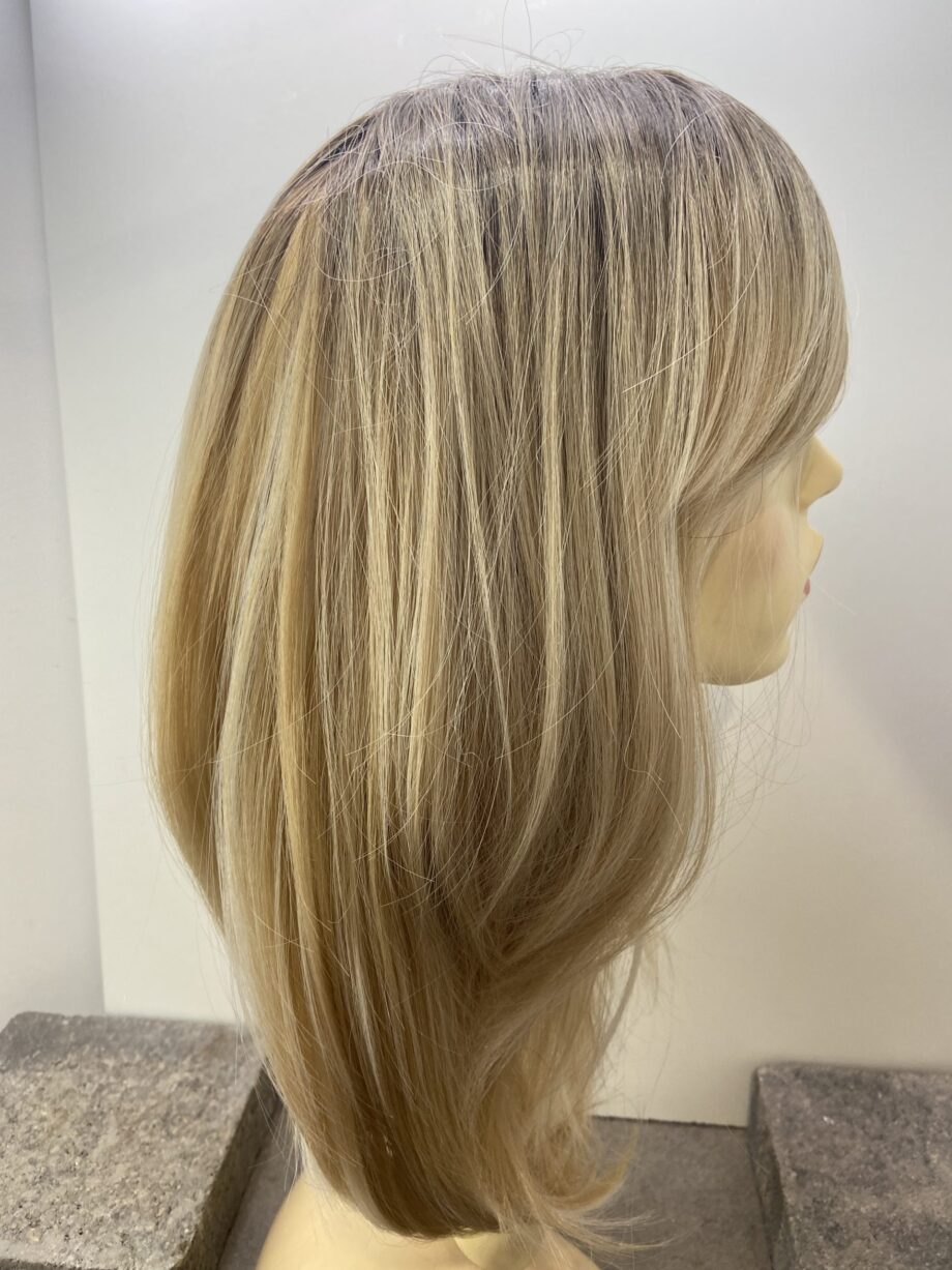 Stunning rooted blonde wig. Bbl237