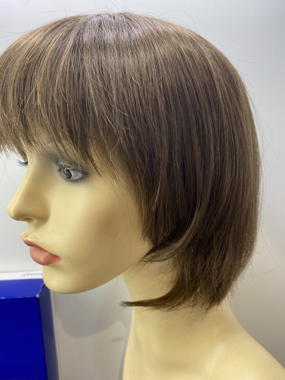 Mid brown short wig. Bbrms239