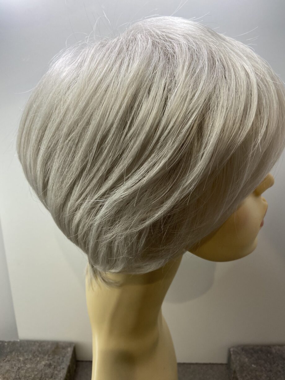 Silver grey wig. Sss340