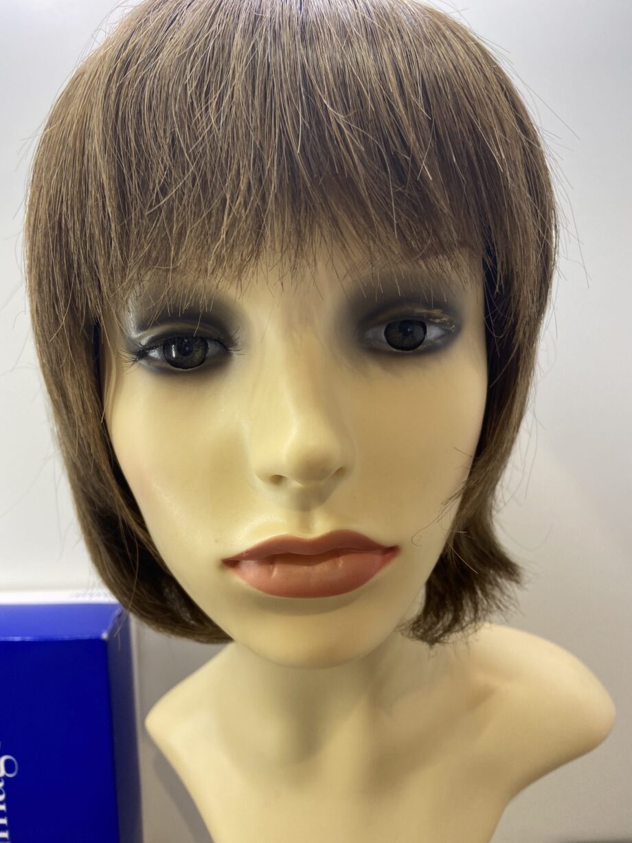 Mid brown short wig. Bbrms239