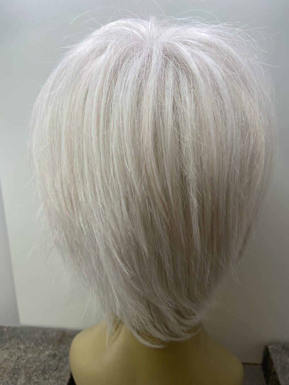 Silver white  with a hint of pink  Sss701