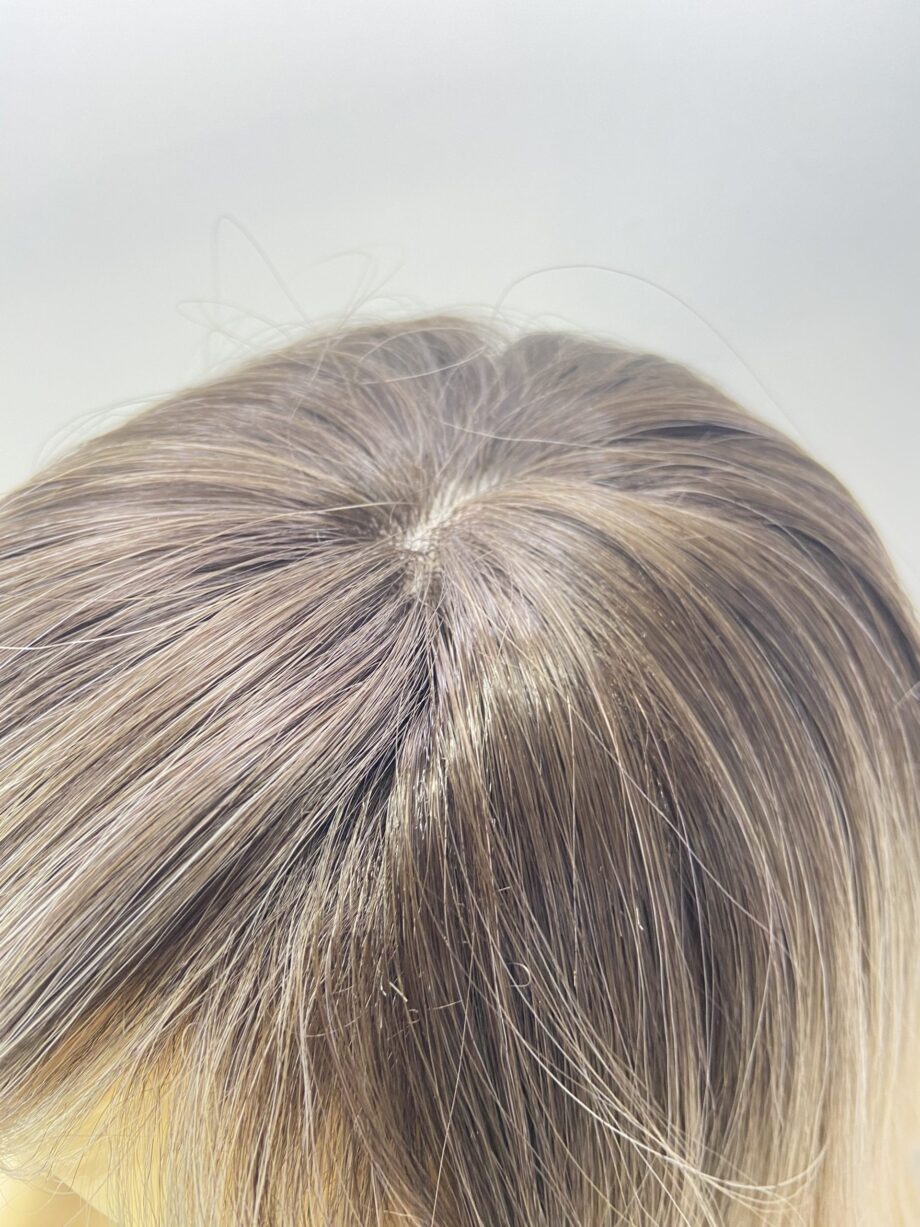 Stunning rooted blonde wig. Bbl237