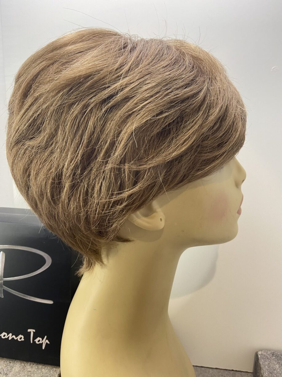 Sleek shiny short brown wig. Bbrss236