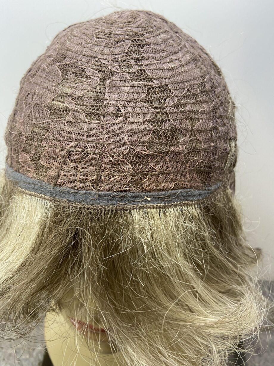 Ash blonde long curly wig. Bllc341