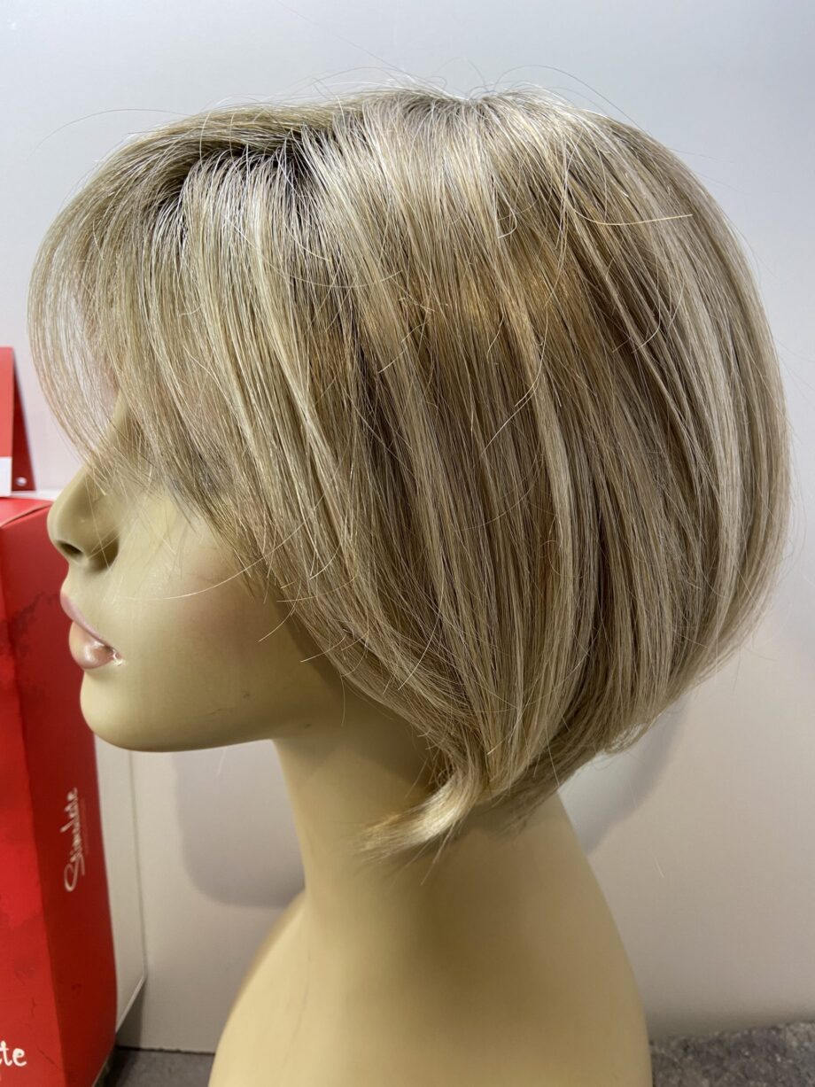 Very beautiful soft cap blonde rooted wig. Bblms248