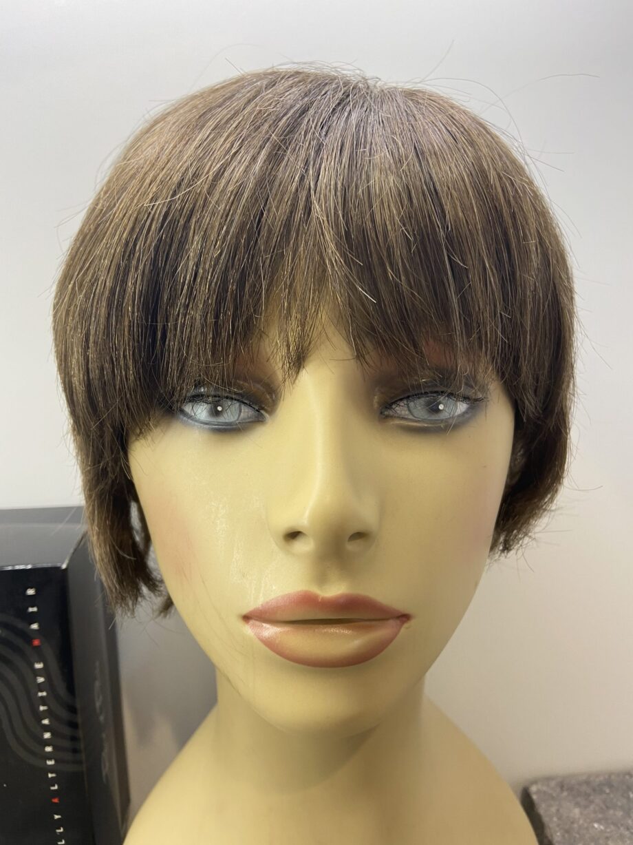 Brown short wig. Bbrss240