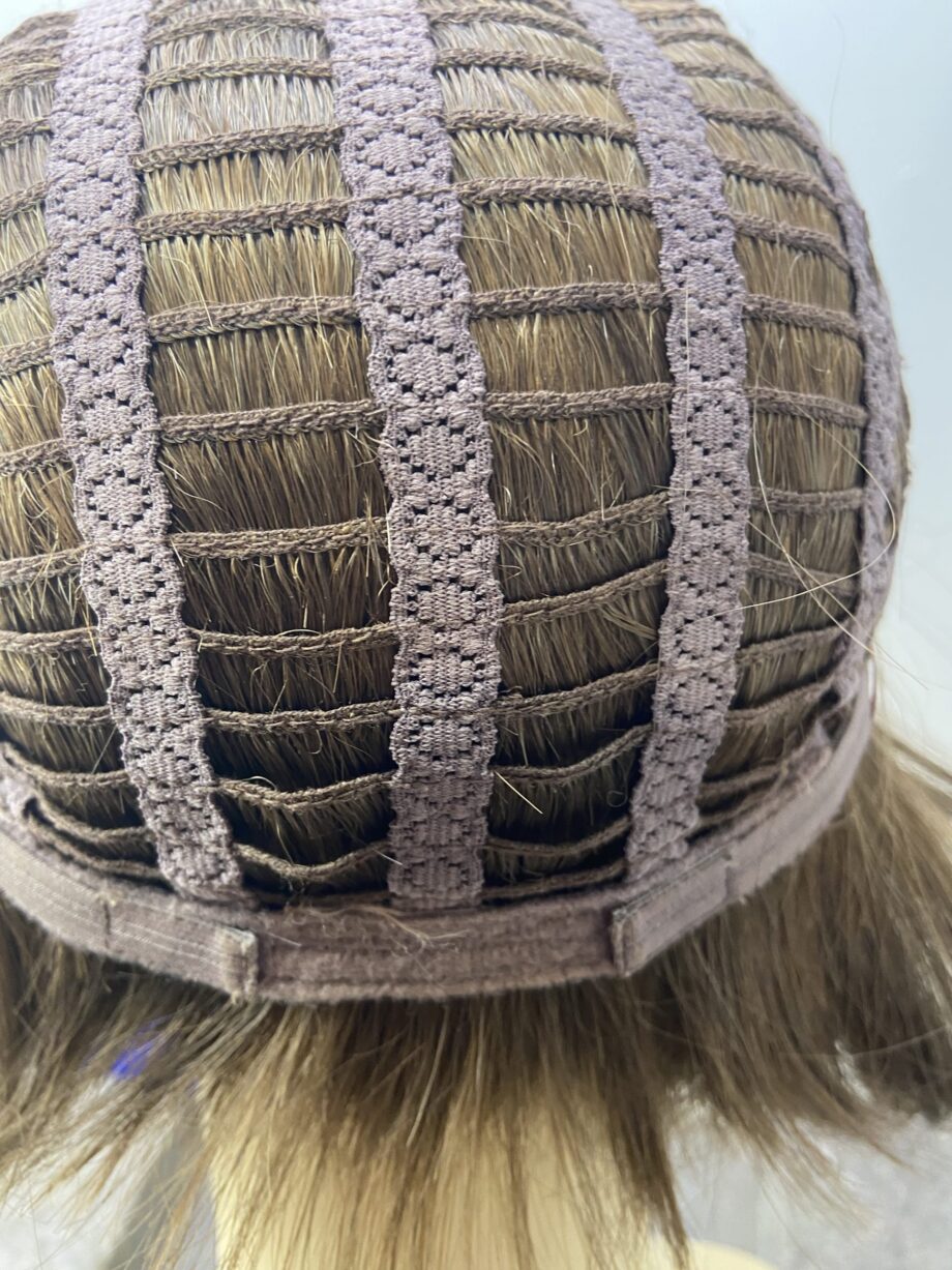 Mid brown short wig. Bbrms239